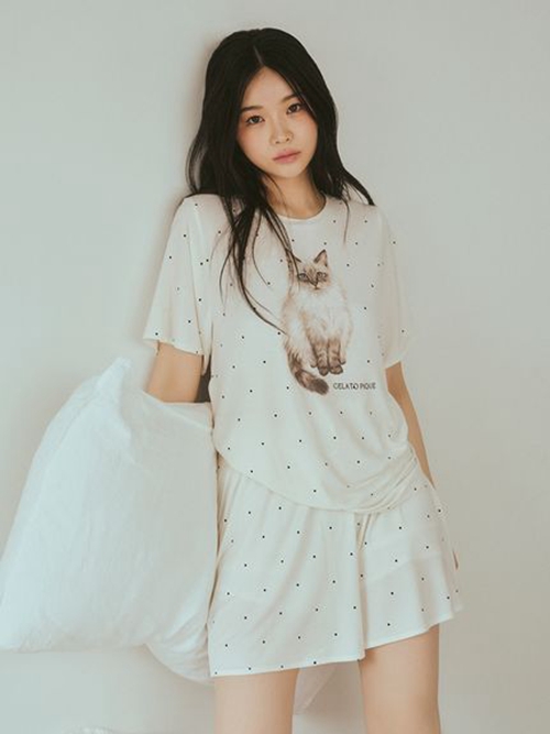 gelato pique｜【ONLINE限定】CAT柄ワンポイントTシャツ